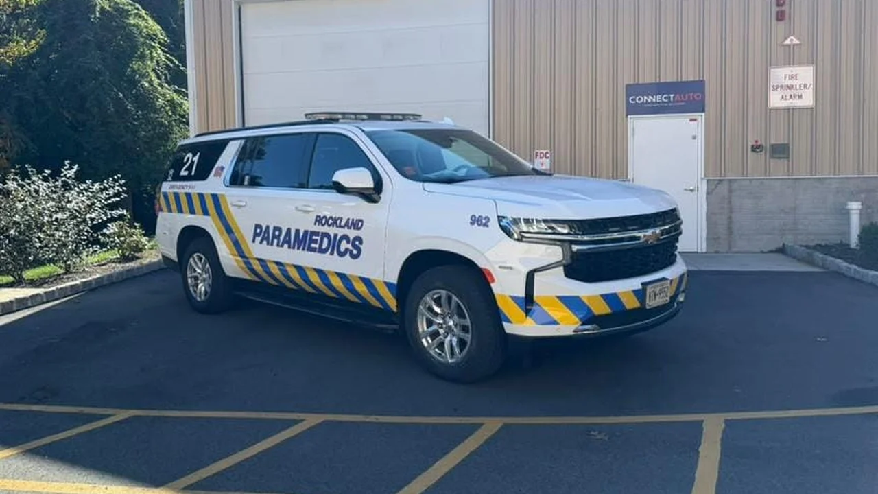 Rockland Paramedics vehicle lettering by Marv'les Signs